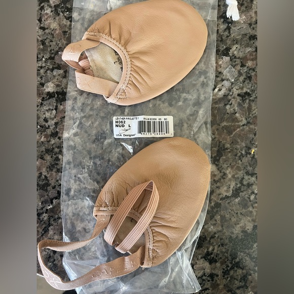 Leather Pirouette Shoes Size L Nude - Picture 1 of 3